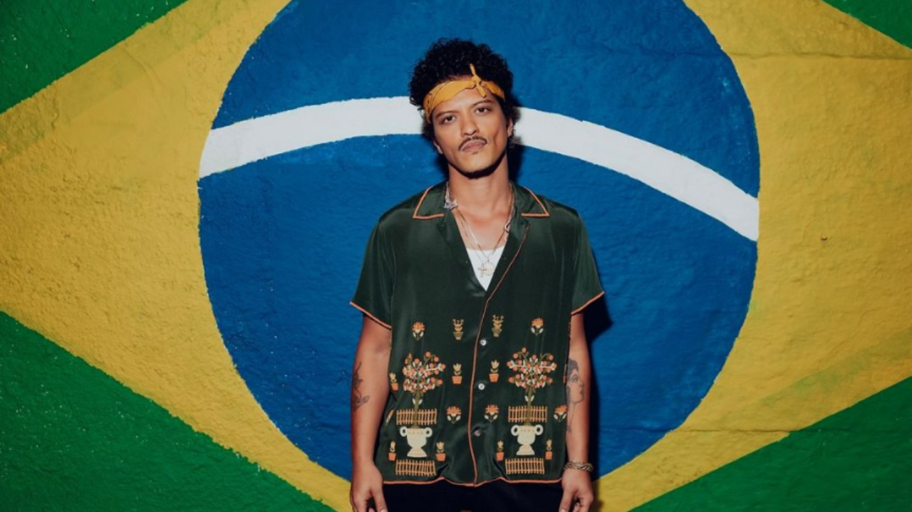 Bruno Mars  passeia em Belo Horizonte e tira fotos com fãs