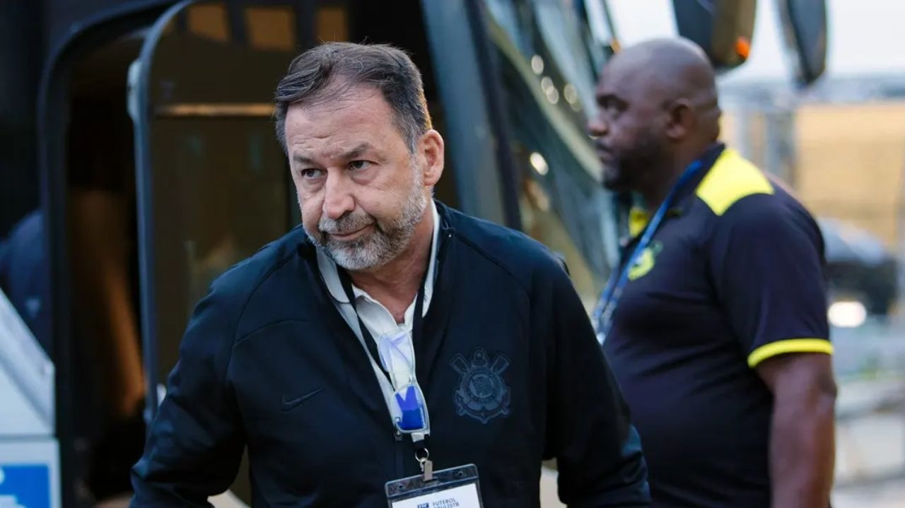 Presidente afirma que Flamengo faz jogo sujo em negociação