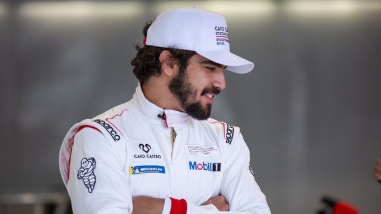 Caio Castro é flagrado comprando em loja de falsificados