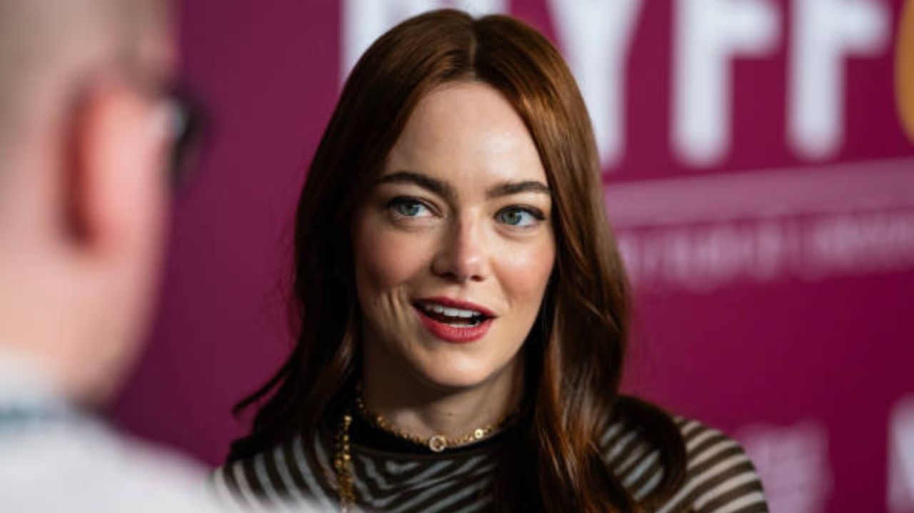 Emma Stone celebra aniversário com trajetória de moda inspiradora no tapete vermelho
