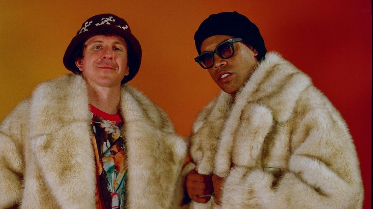 Ronaldinho Gaúcho lança coleção de roupas em parceria com a grife Kidsuper