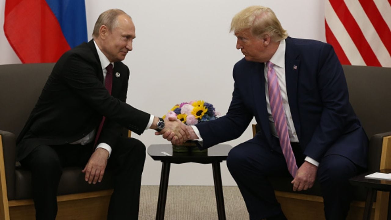 Vladimir Putin parabeniza Donald Trump pela vitória na presidência dos EUA