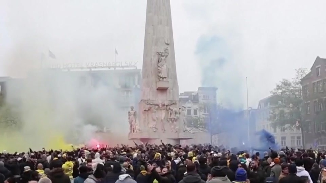 Israelenses sofrem ataque após partida de futebol em Amsterdã; “Antissemita”, diz Netanyahu