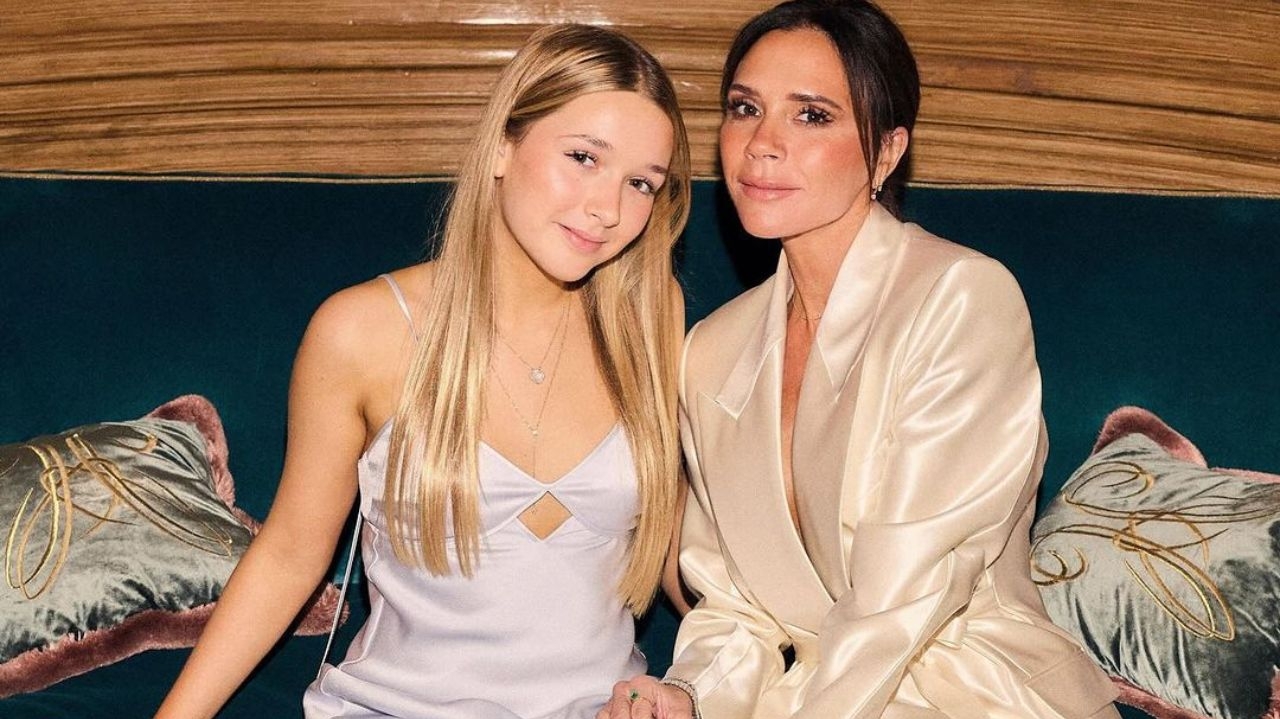 Filha de Victoria Beckham revela rotina de beleza com produtos labiais