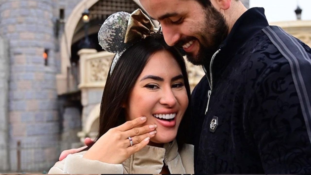 Ex-BBB Matteus pede Isabelle Nogueira em casamento