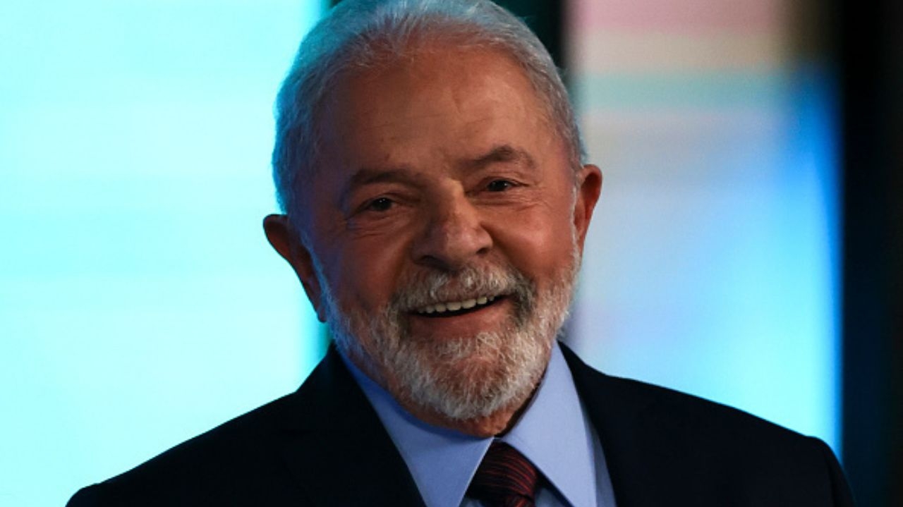 Após melhoras no quadro de saúde, médicos autorizam Lula viajar