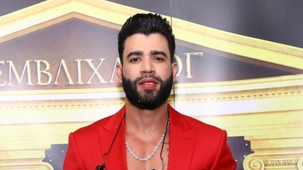 Gusttavo Lima faz visita surpresa a cidade onde iniciou sua carreira