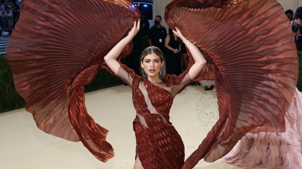 Valentina Sampaio recebe título de modelo do ano pela Glamour Alemanha