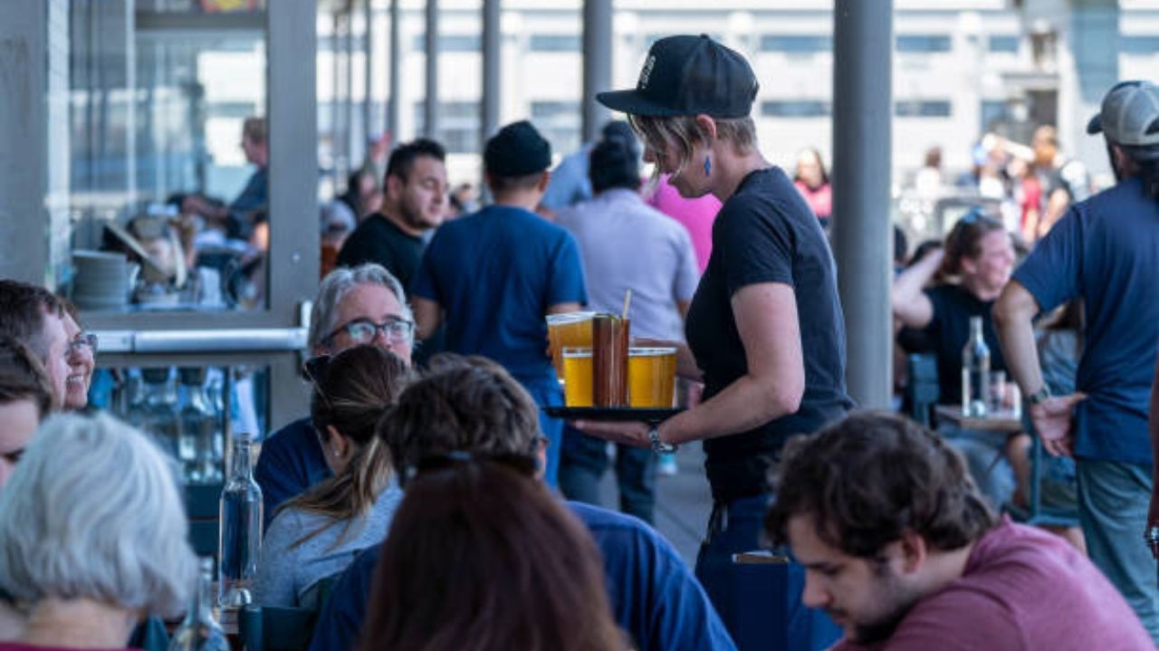 Fim da escala 6×1 pode afetar diversos setores segundo especialistas