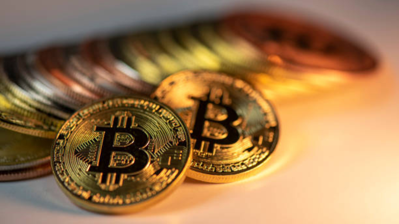 Eleições nos EUA impulsionam Bitcoin a alcançar US$ 90.000