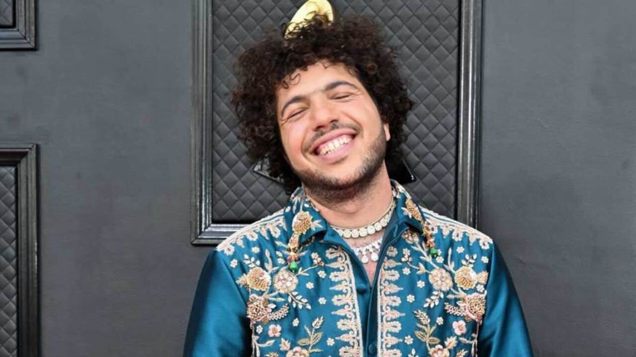 Benny Blanco revela seus segredos de beleza e afirma que evita tomar banho todos os dias