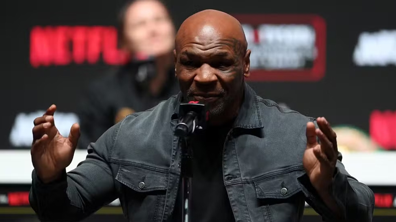 Mike Tyson perde a paciência e se irrita com pergunta sobre derrota contra Jake Paul