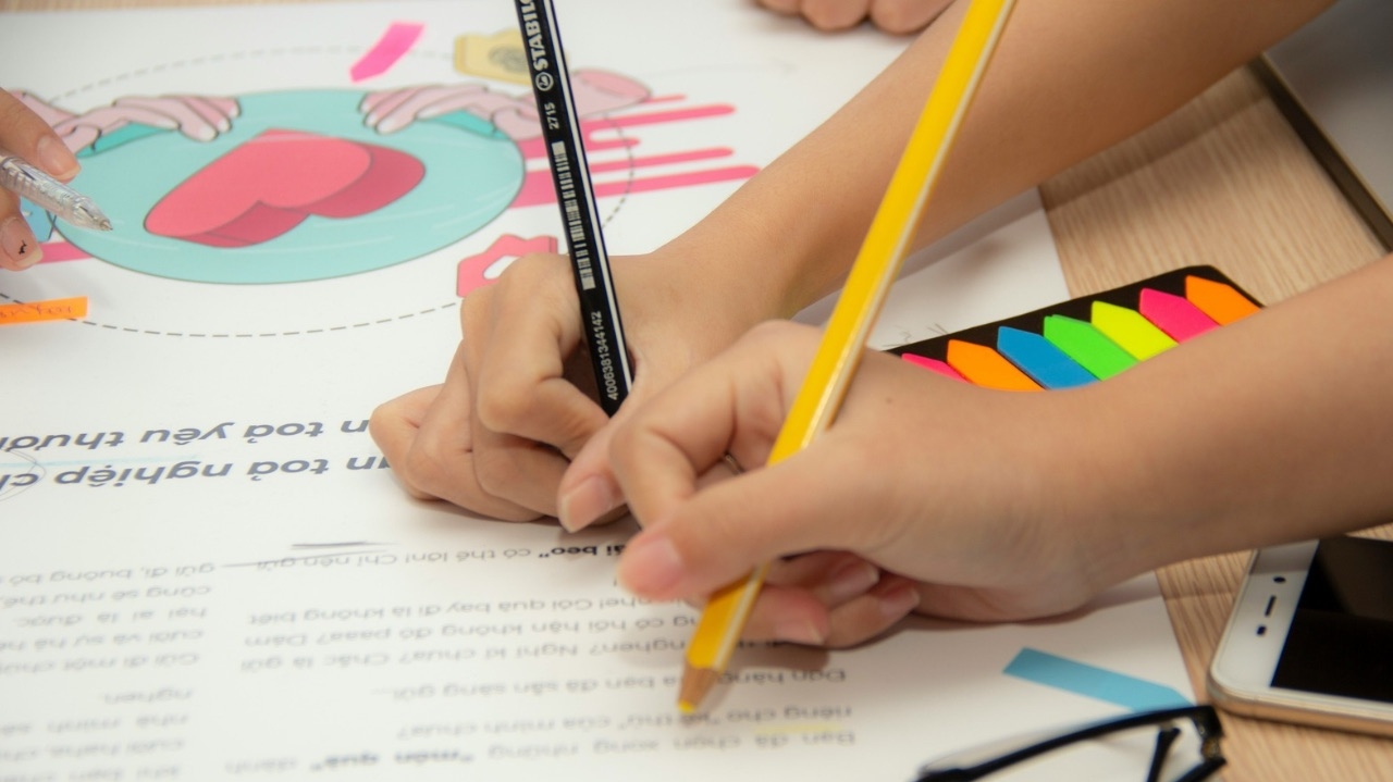 Unesco afirma que quase 25% dos países proíbem o uso de celulares nas escolas