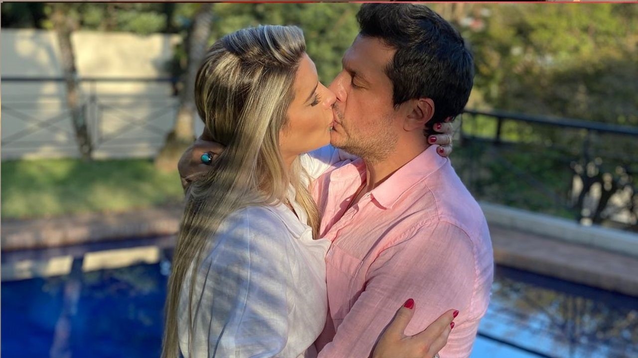 Humorista Ceará confessa ter vivido romance com panicat