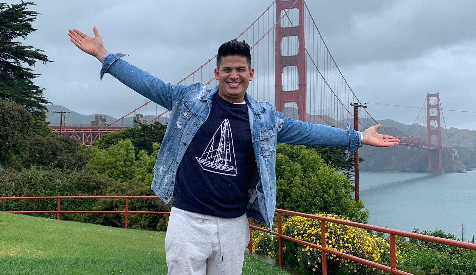 Conheça Dudu Glamour, estiloso influenciador que se tornou referência nacional sobre as celebridades