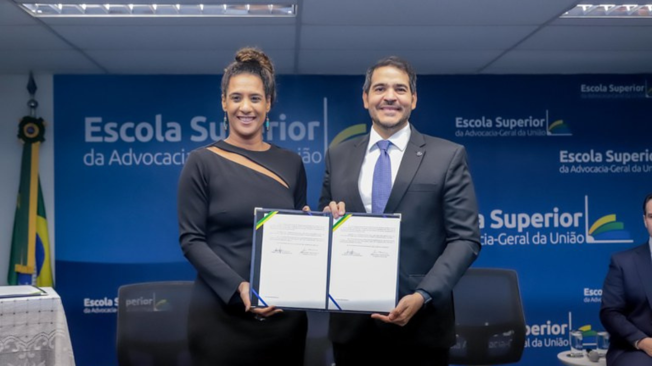 Governo lança JurisRacial e pede desculpas pela escravização dos negros