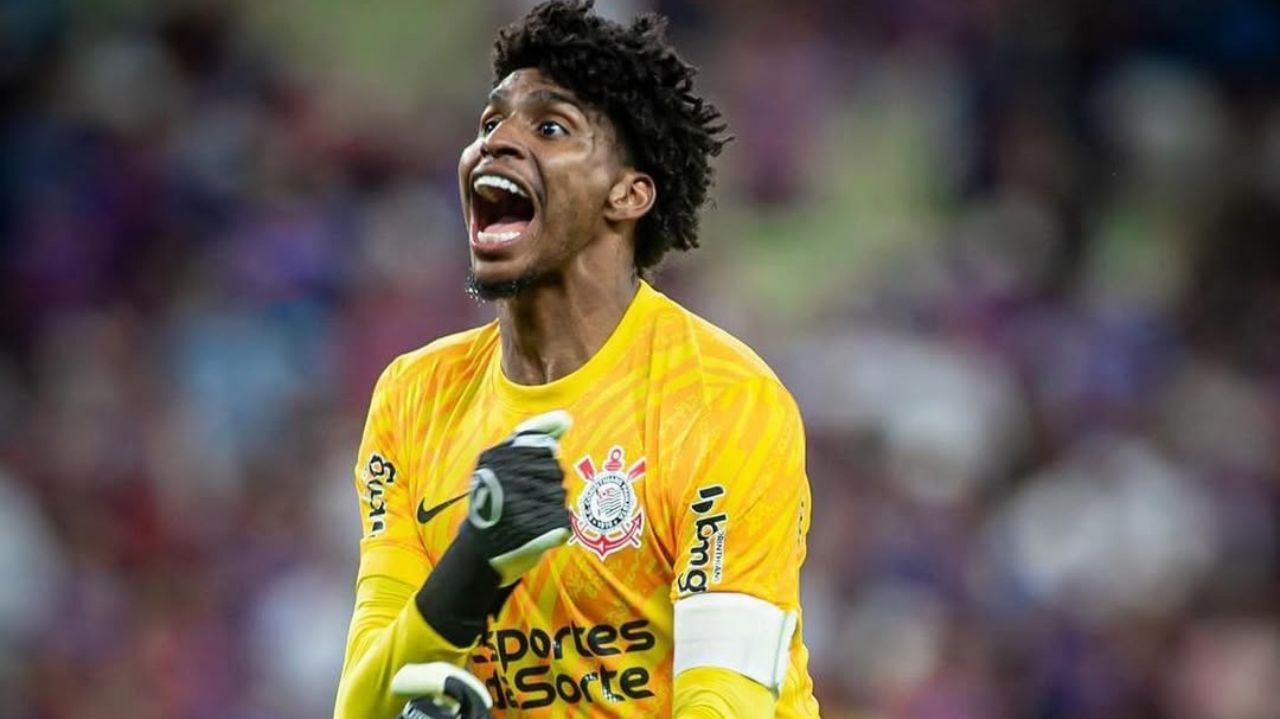Corinthians estuda pagamento à vista por Hugo Souza