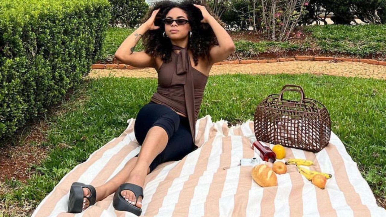 Sapatos ousados dos anos 1990 e 2000 voltam à moda