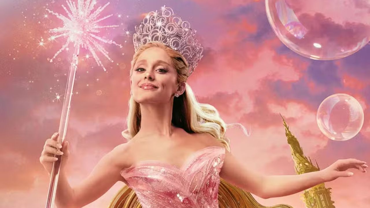 Ariana Grande é aclamada em novo recorde triplo com álbum, filme e trilha-sonora