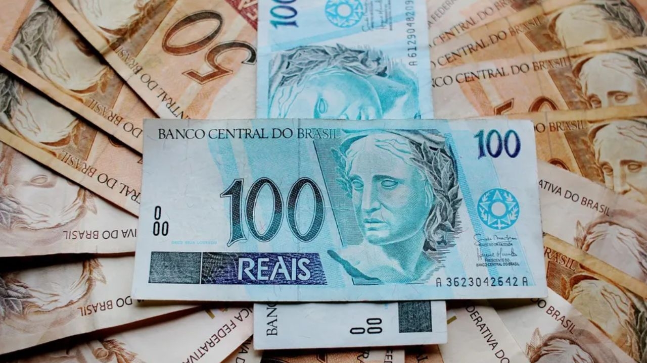 Com nova fórmula, salário mínimo deve subir 6 reais a menos que a projeção