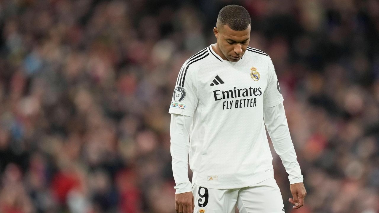 Mbappé é alvo de críticas em jornais após perder pênalti no jogo contra Liverpool