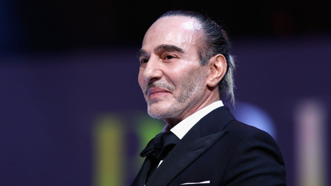 Estilista John Galliano celebra 64 anos