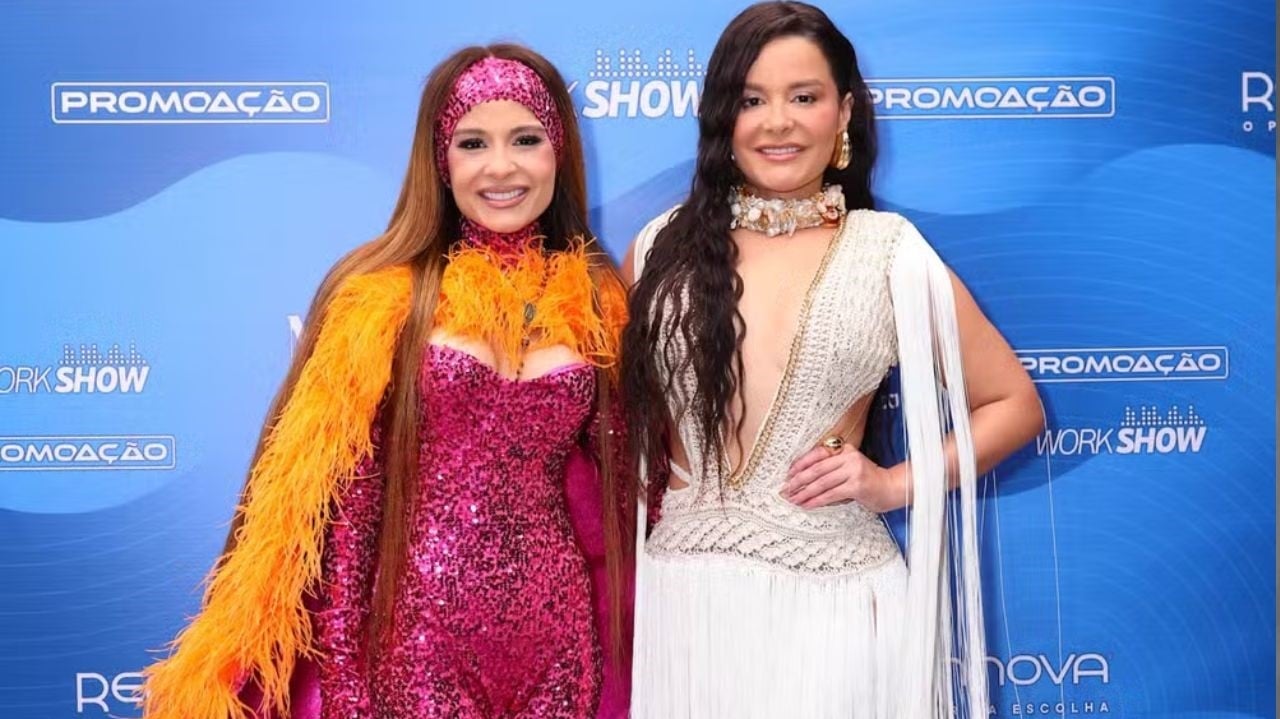 Maiara e Maraisa interagem ao vivo com seguidores no sábado (30), a bordo de navio