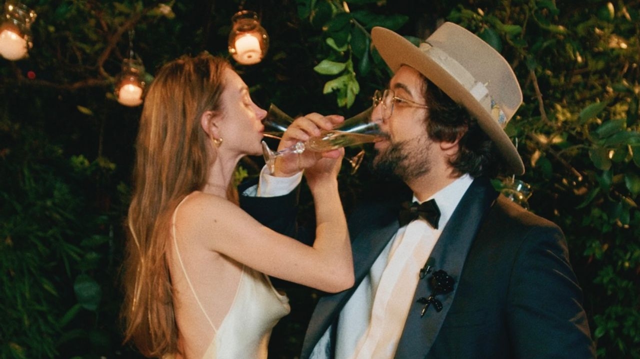 Zeeba e Heloísa oficializam união em casamento reservado