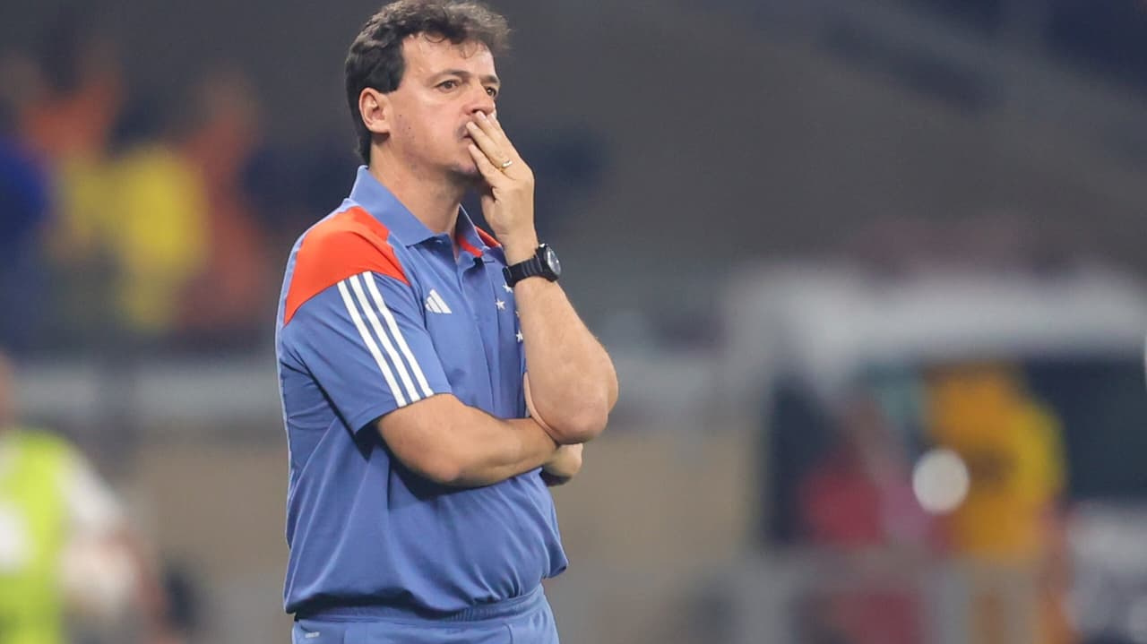Defesa do Cruzeiro preocupa sob comando de Fernando Diniz