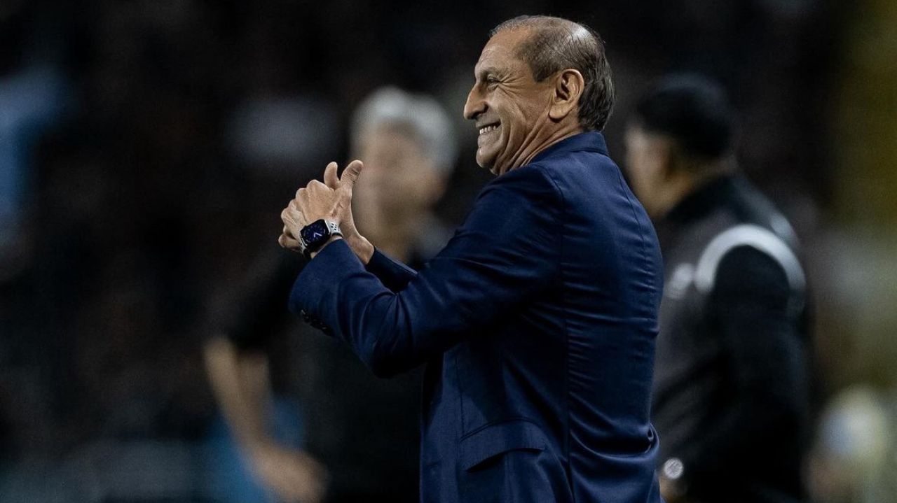 Após recuperação no Brasileirão, Corinthians anuncia permanência de Ramón Díaz