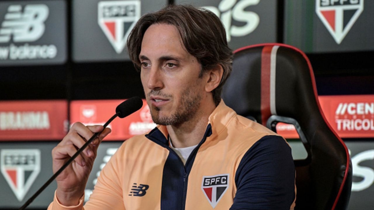 Zubeldía pede cinco reforços e prevê 2025 difícil para o São Paulo