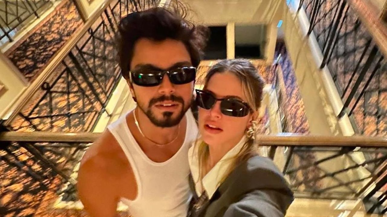 Rodrigo Simas posta foto de mini sunga e Agatha Moreira se encanta