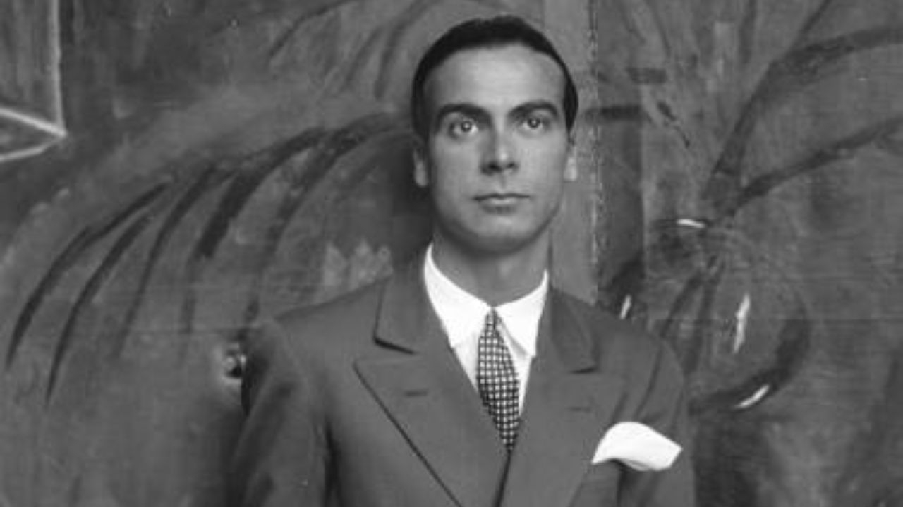 Milão celebra Cristóbal Balenciaga com exposição inédita