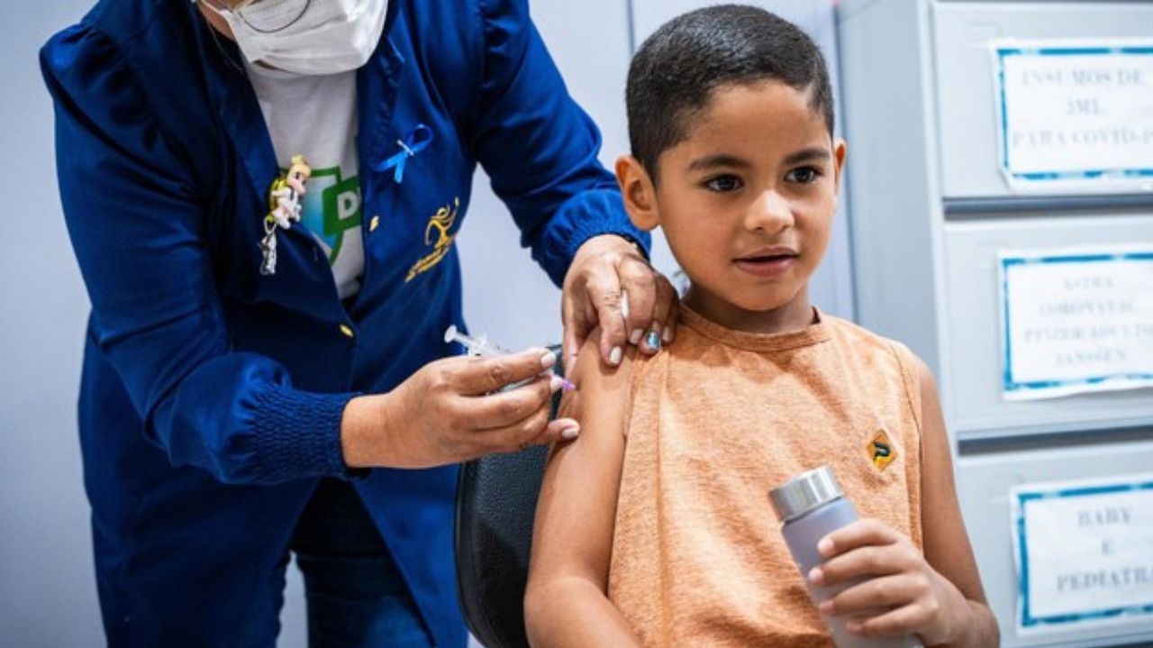 Decisão judicial condenam pais que recusaram vacinar seus dependentes contra a COVID-19