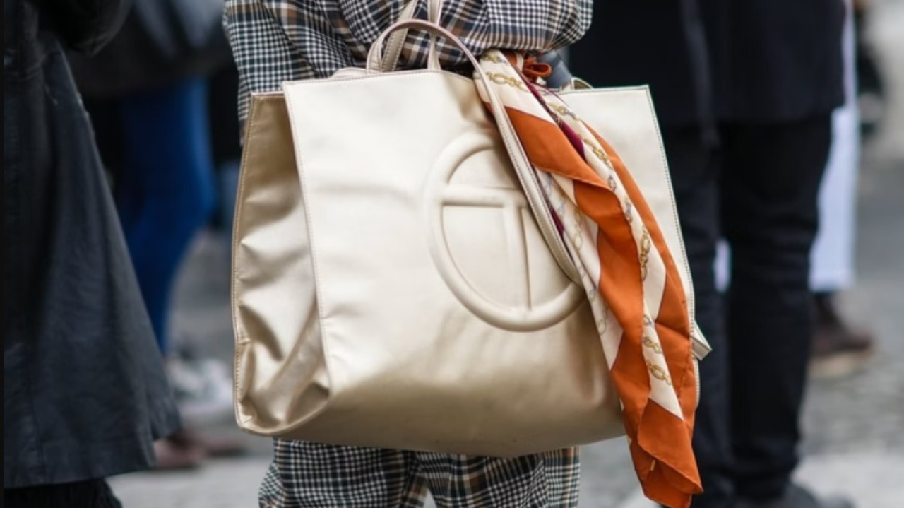 Maxibolsas retornam como tendência para 2025