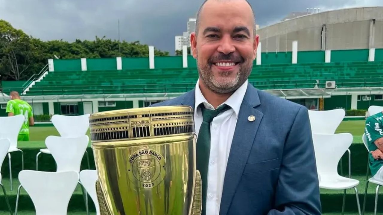 Flamengo faz proposta para tirar dirigente do Palmeiras
