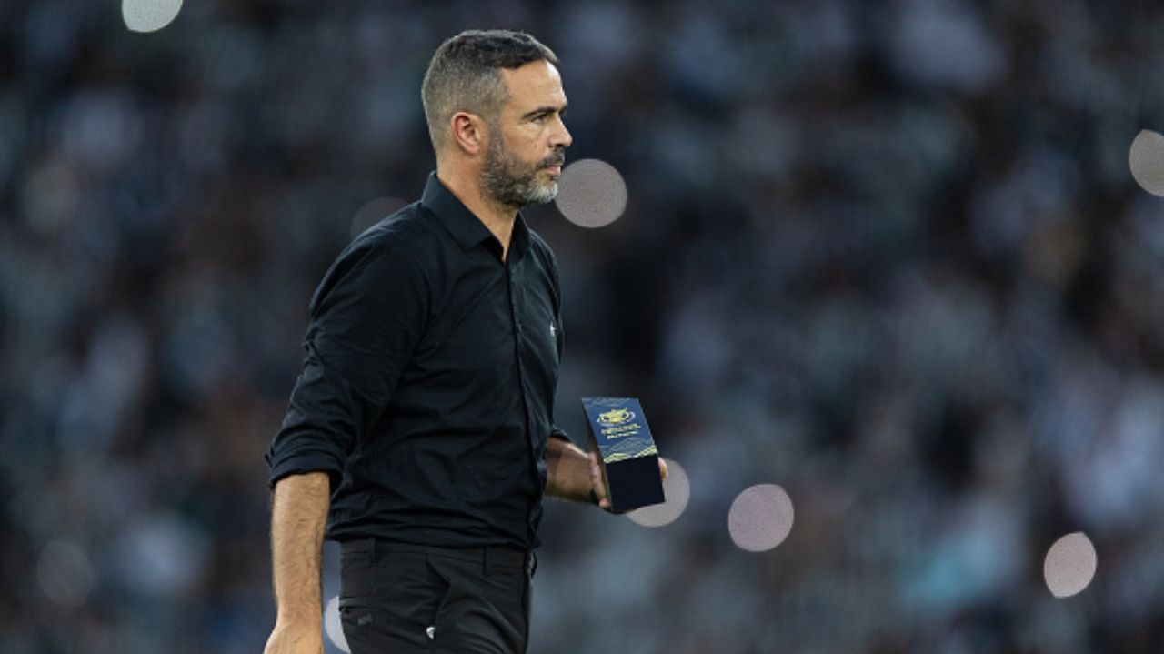 Artur Jorge admite desgaste do Botafogo e elogia temporada histórica