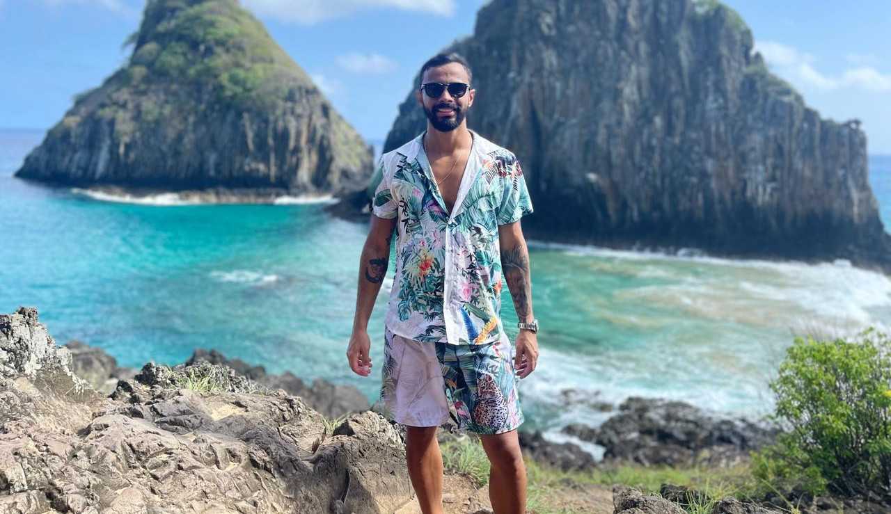 Rafael Aguiar desfruta férias em Fernando de Noronha