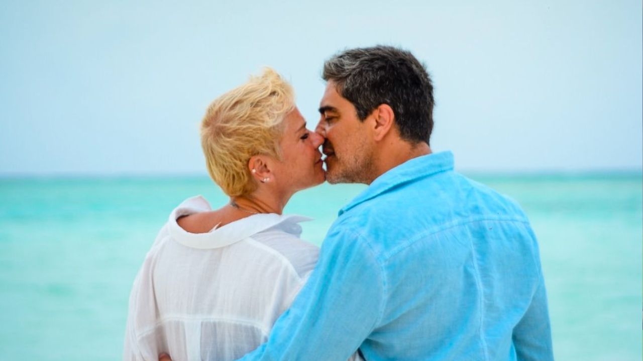 Junno comemora união de 12 anos ao lado de Xuxa com poema romântico na rede social