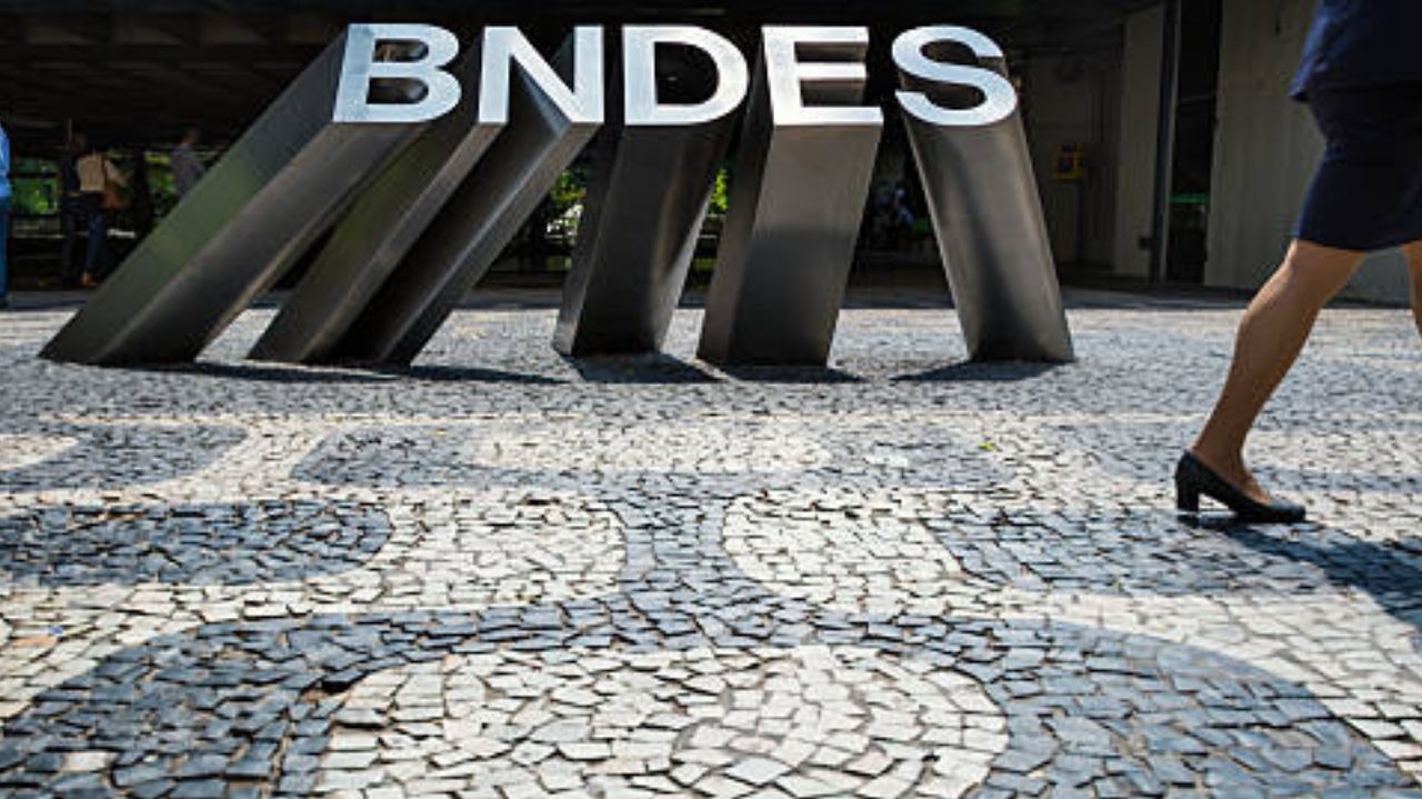 BNDES aprova empréstimo bilionário para exportação de aviões