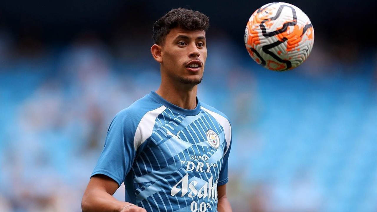 Péssima partida de brasileiro confirma derrota do City no clássico