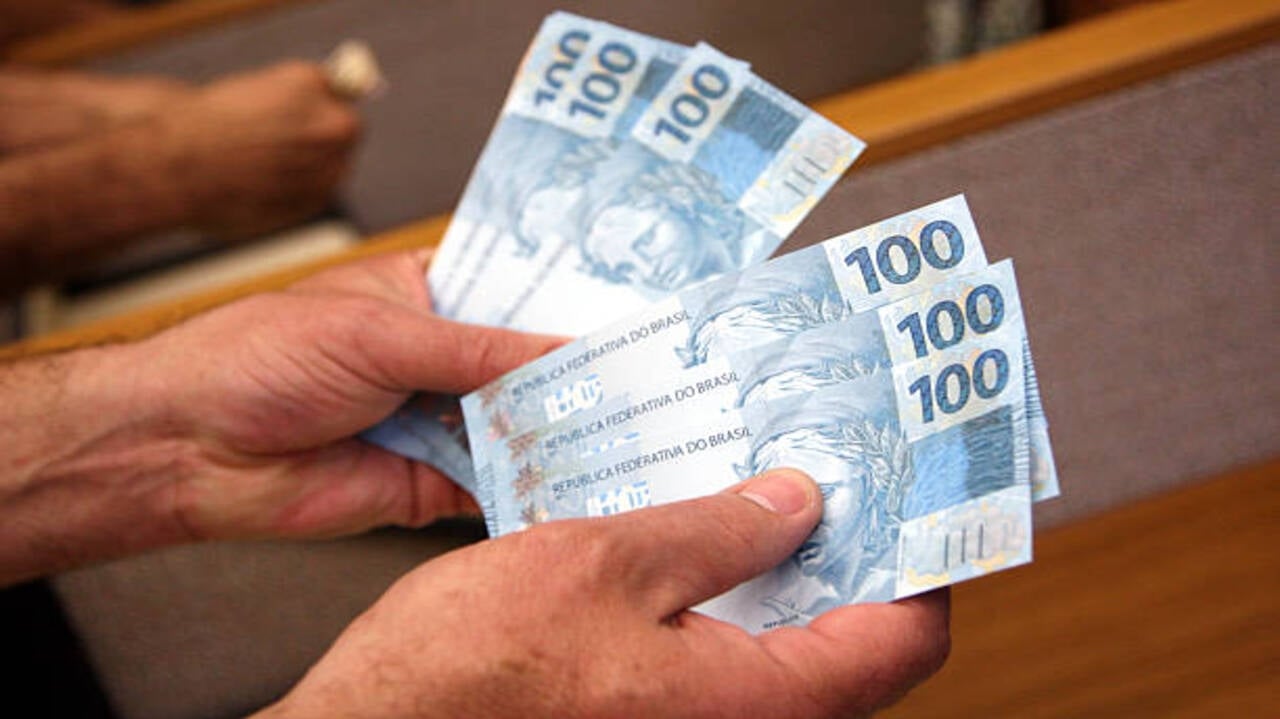 Segunda parcela do 13° salário deve injetar R$ 125,6 bilhões na economia, diz CNC