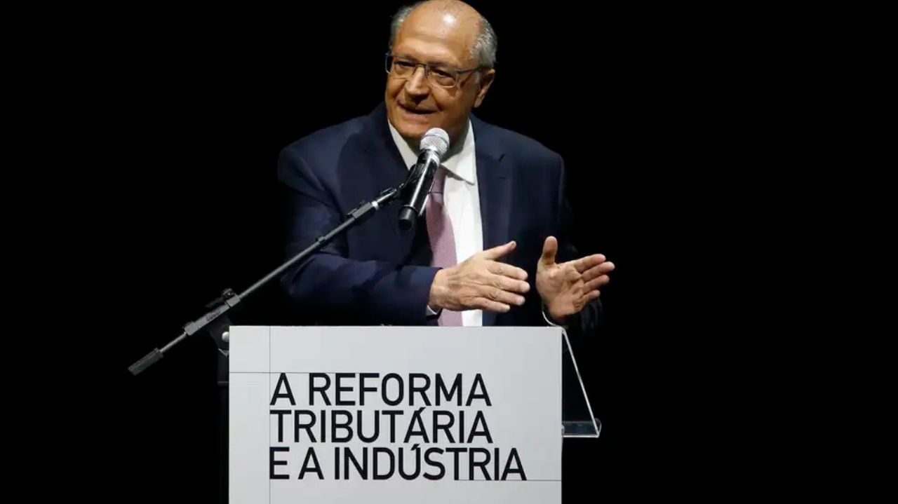 Alckmin afirma que dólar deve diminuir após a aprovação da contenção de gastos