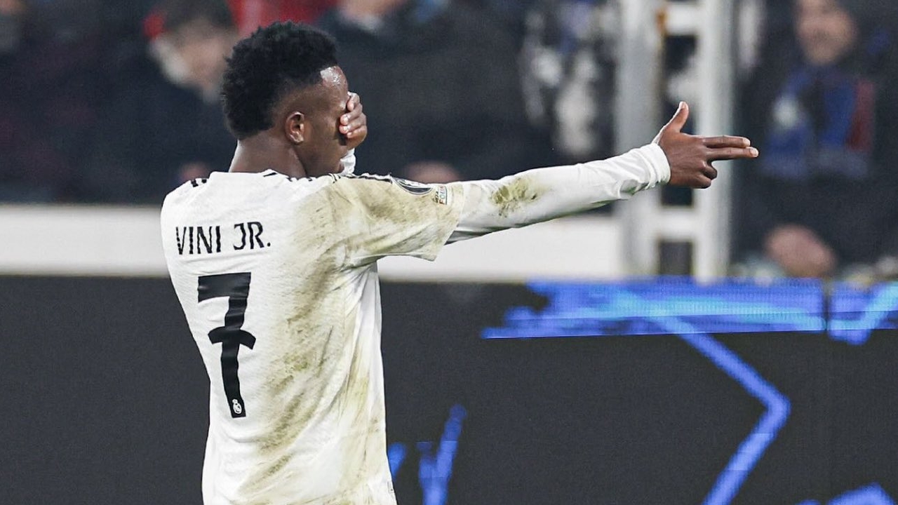 Um dia após ser consagrado melhor jogador da temporada, Vini Jr. conquista o mundo novamente