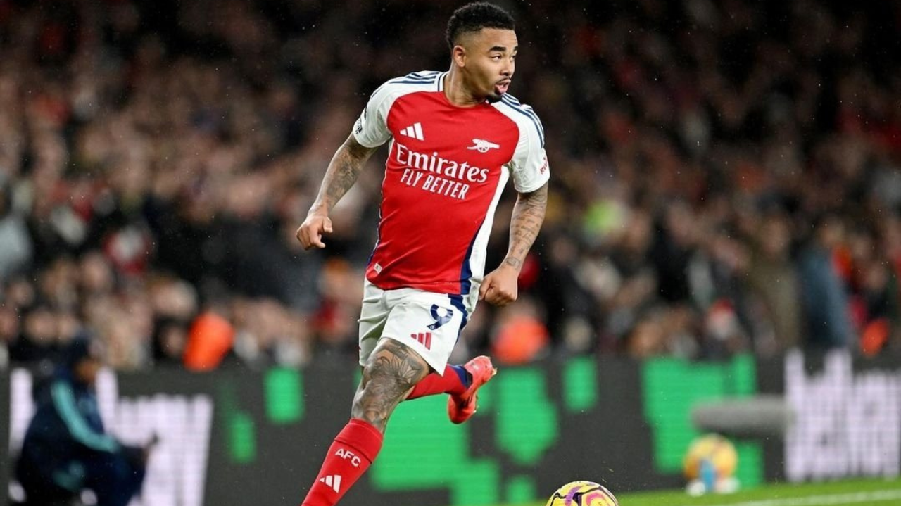 Gabriel Jesus faz três no segundo tempo e garante classificação com atuação de gala