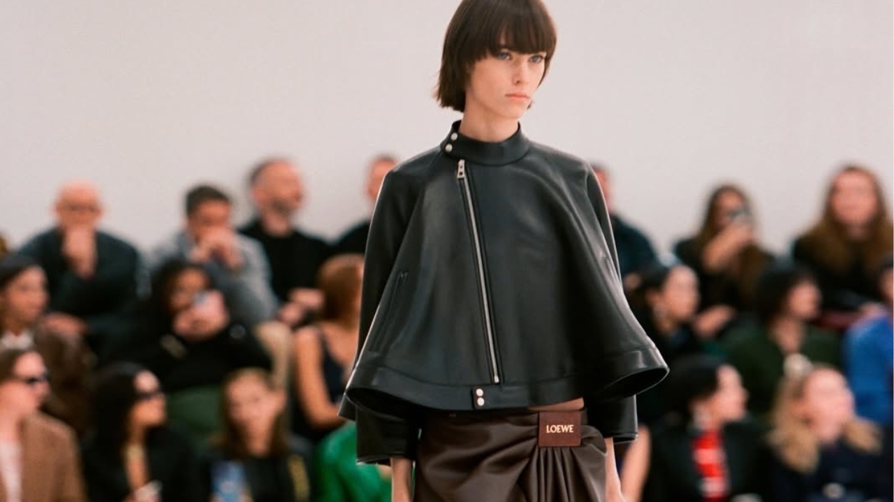 Loewe anuncia desfile misto em março de 2025