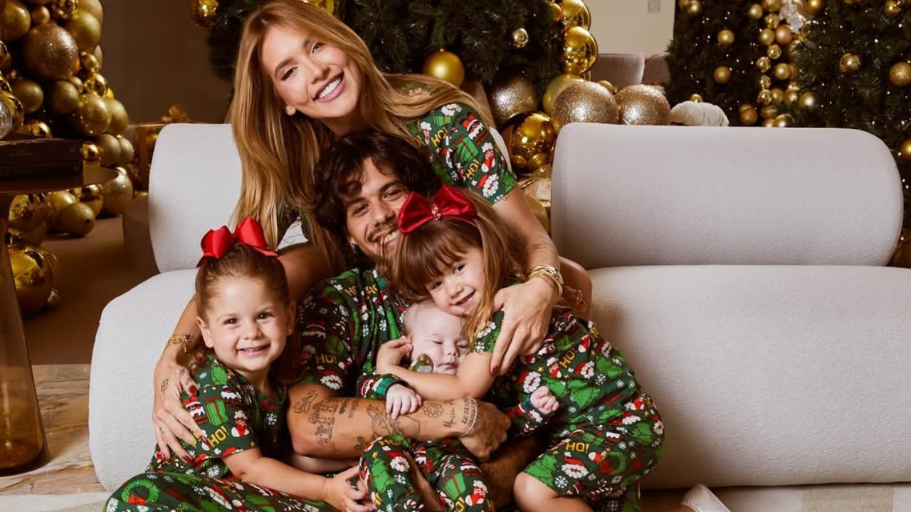 Virginia Fonseca posta foto natalina com família e encanta web