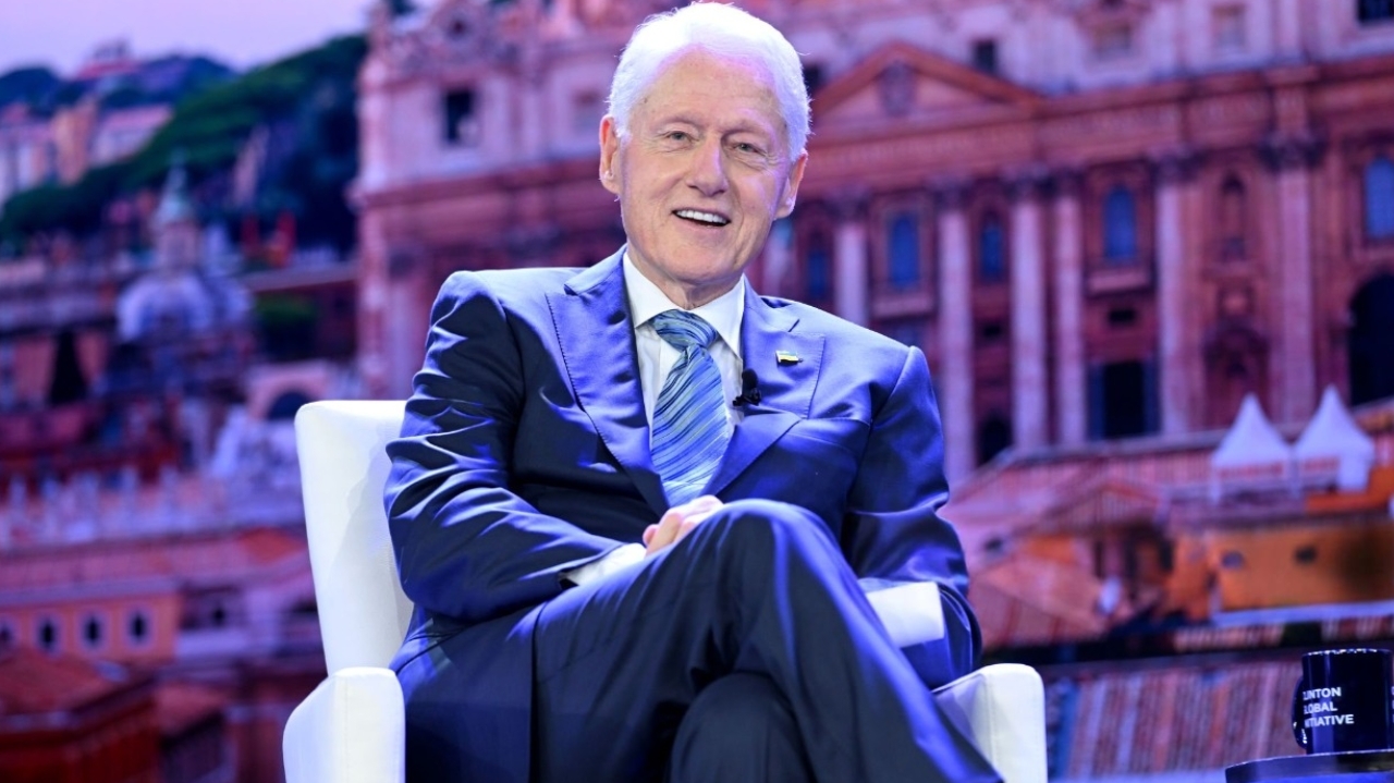 Ex-presidente dos EUA Bill Clinton é hospitalizado com febre e estável, dizem fontes