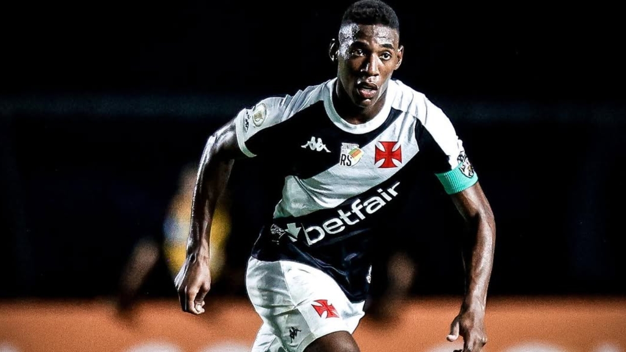 Athletico-PR encaminha compra de Léo, zagueiro do Vasco