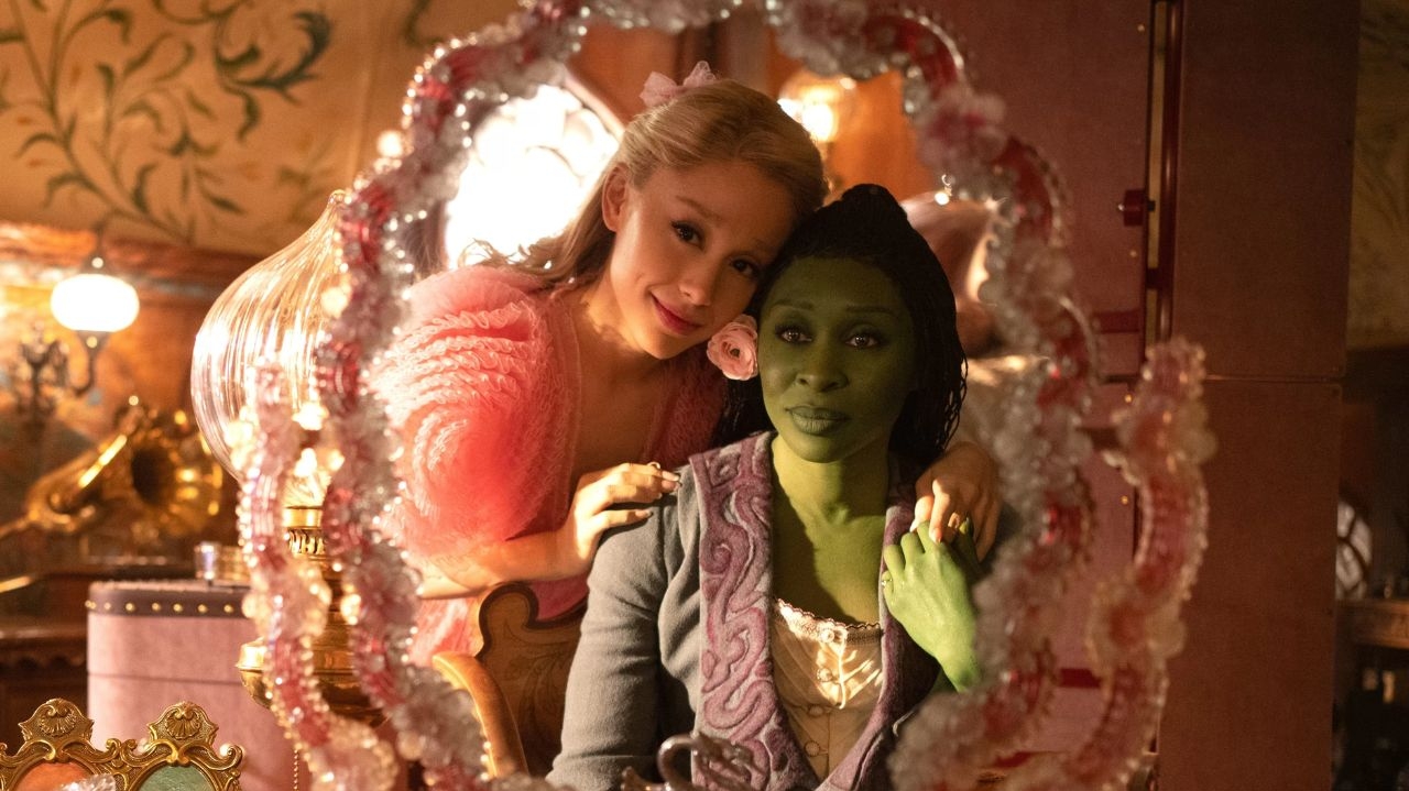 Glinda tenta ensinar Elphaba a ser popular em cena deletada de “Wicked”